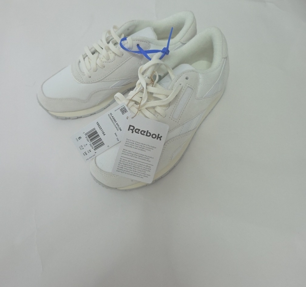 NWT Unisex Reebok "CLASSIC NYLON" Running/Course.Men Size 6/Women 7.5 White